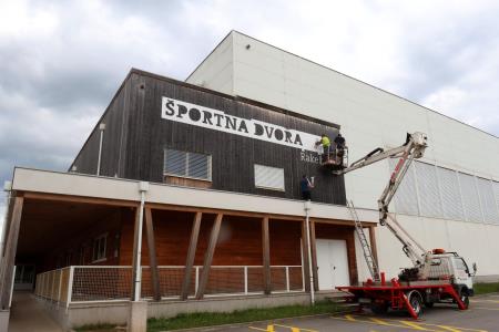 NAPIS ŠPORTNA DVORANA RAKEK 02 FOTO LJUBO VUKELIČ